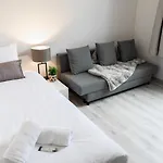 Unique Parking Access, Xl Home W Parking Option